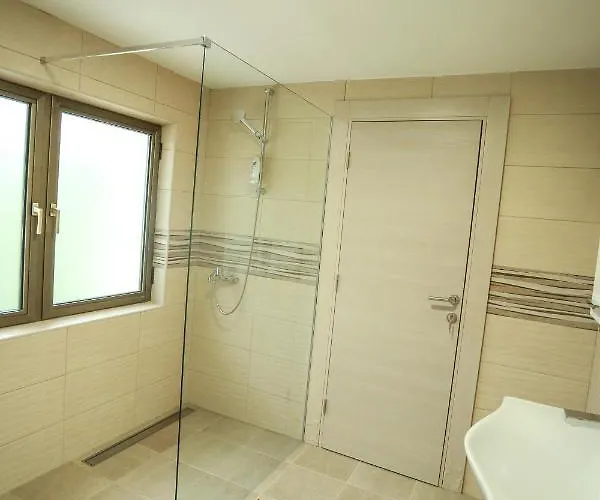 Smestaj Paramun 아파트 Arilje